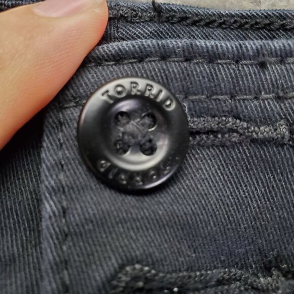 Torrid Jeans Women Size 10 Black Slim Fit Roll Tab Cuff Cropped Stretch Denim - Picture 10 of 12